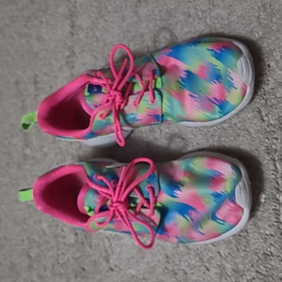 Nike Roche - Picture 2 of 6